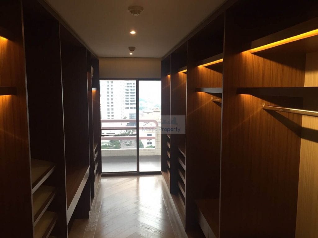 2 Bedroom For Sale in Richmond Palace Condominium Soi Sukhumvit 43, Khlong Tan Nuea, Watthana, Bangkok 10110.