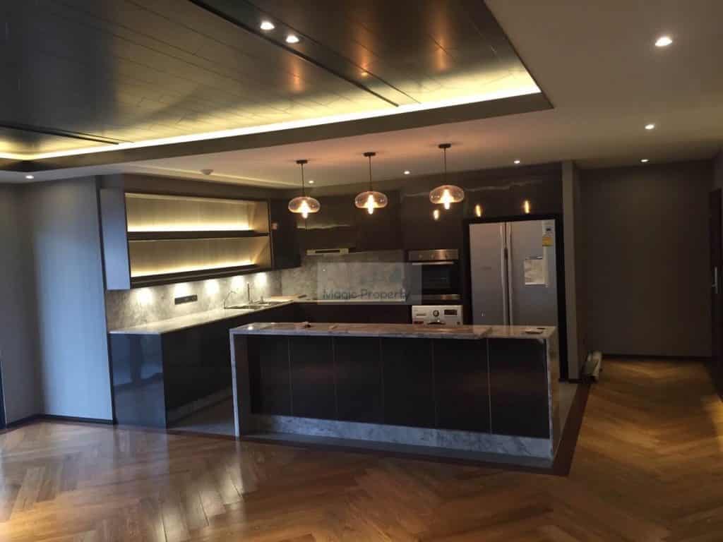 2 Bedroom For Sale in Richmond Palace Condominium Soi Sukhumvit 43, Khlong Tan Nuea, Watthana, Bangkok 10110.