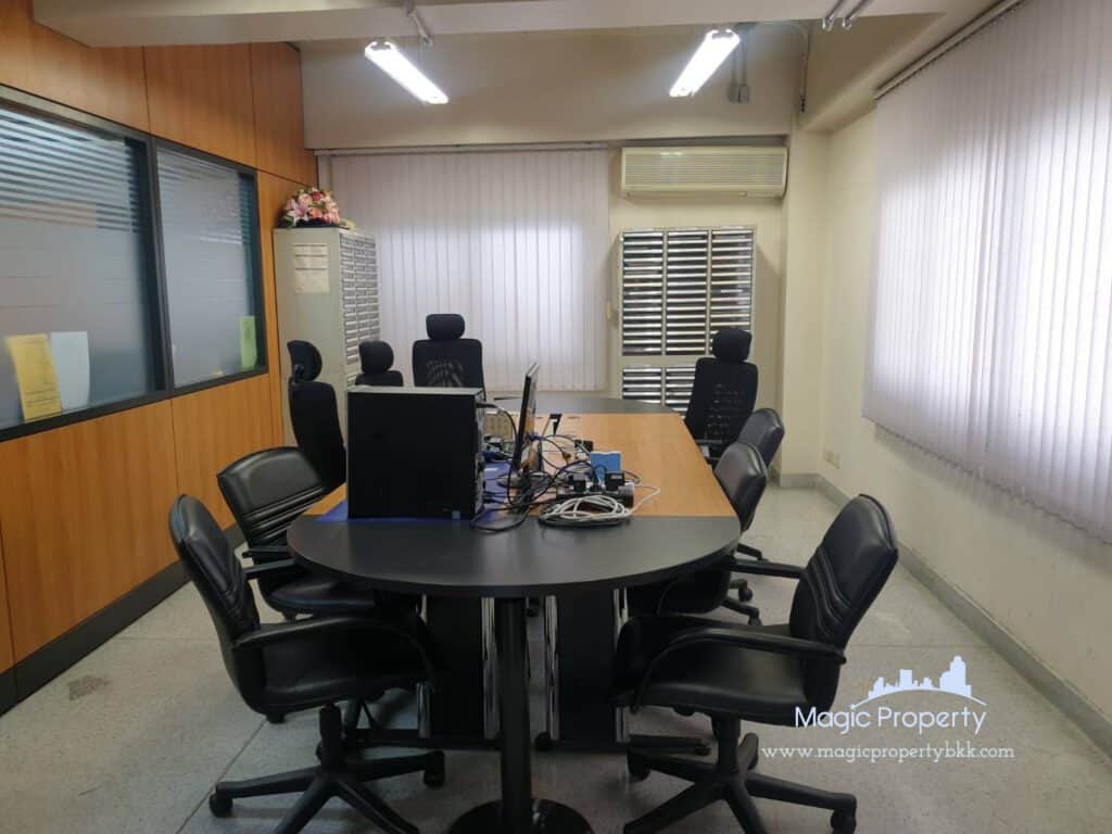 Office Building For Sale in Pattanakarn 30, Suan Luang, Bangkok