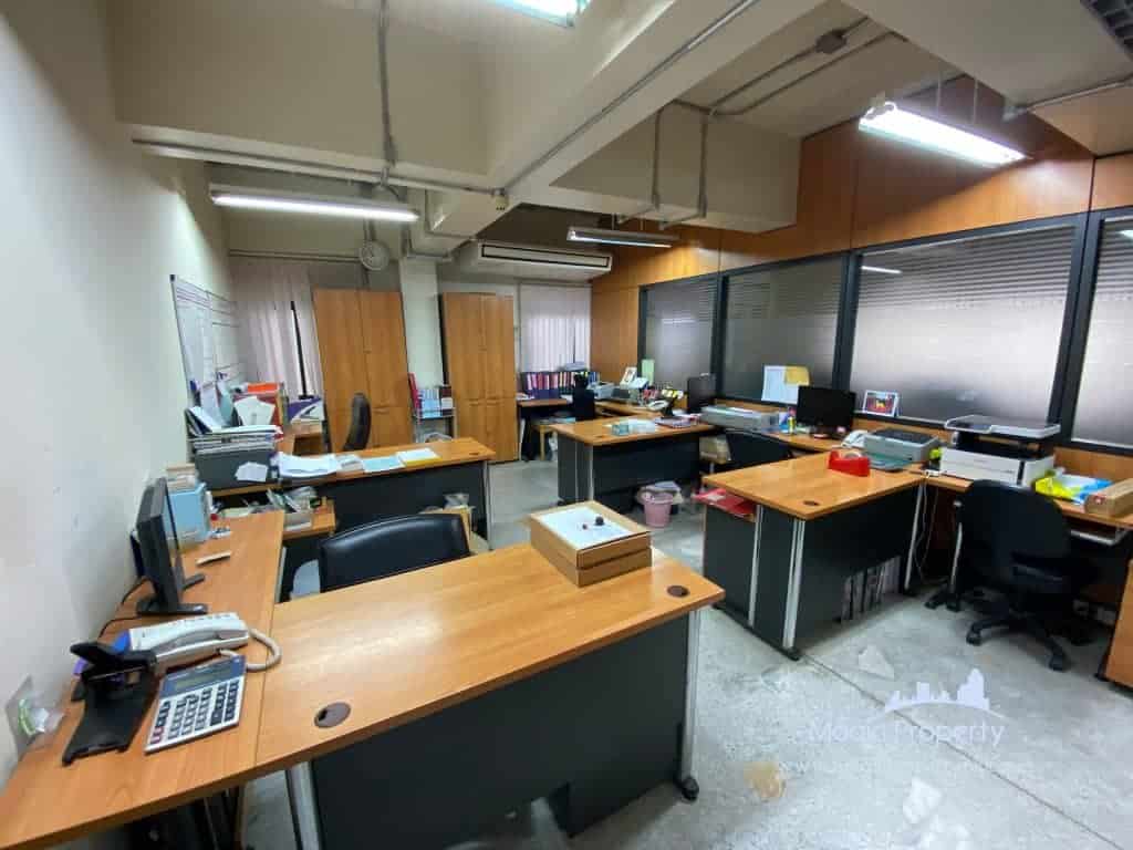 Office Building For Sale in Pattanakarn 30, Suan Luang, Bangkok