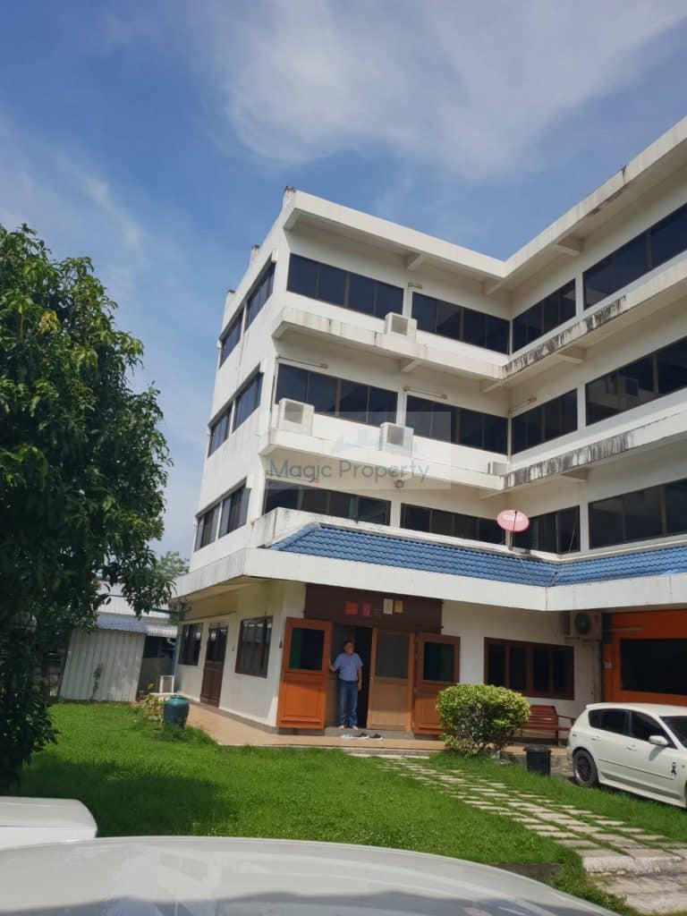 Building with Land 1 Rai at Chalermprakiat Rama 9 Road For Sale