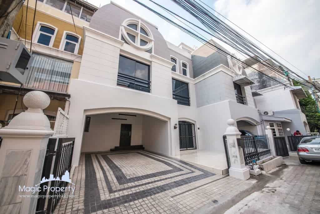 4 Story Townhouse in Ekkamai 12 For Sale Located Near Don Donki Mall