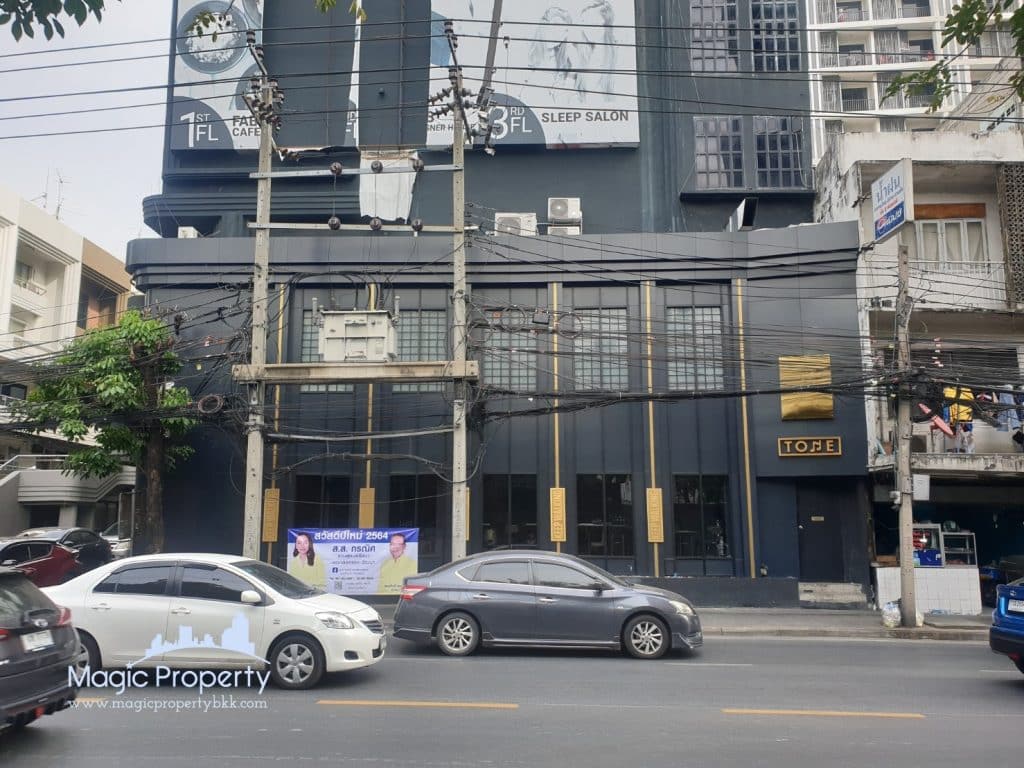 Park Avenue Commercial Space For Rent on Main road Soi Sukhumvit 63 (Ekkamai) Near Don Donki Mall