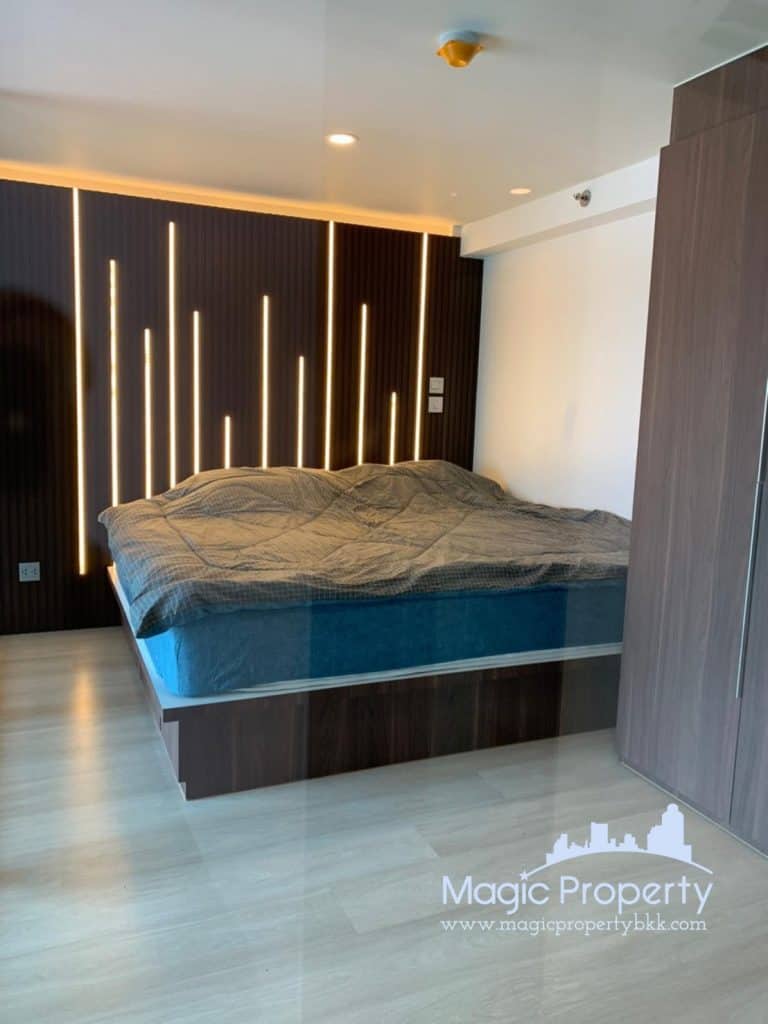 Knightsbridge Prime Sathorn is a Condominium project. Located at Thanon Naradhiwas Rajanagarindra Rd, Thung Maha Mek, Sathon, Bangkok 10120.