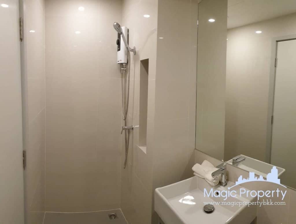 1 Bedroom Condominium For Sale in Knightsbridge Prime Sathorn, Thung Maha Mek, Sathon, Bangkok. Near BTS Chong Nonsi...