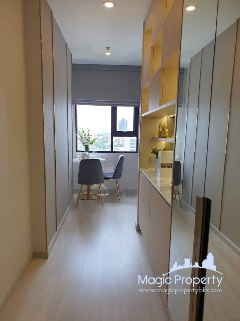 1 Bedroom Condominium For Sale in Knightsbridge Prime Sathorn, Thung Maha Mek, Sathon, Bangkok. Near BTS Chong Nonsi...