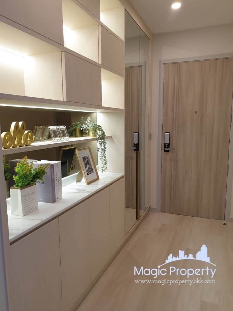 1 Bedroom Condominium For Sale in Knightsbridge Prime Sathorn, Thung Maha Mek, Sathon, Bangkok. Near BTS Chong Nonsi...