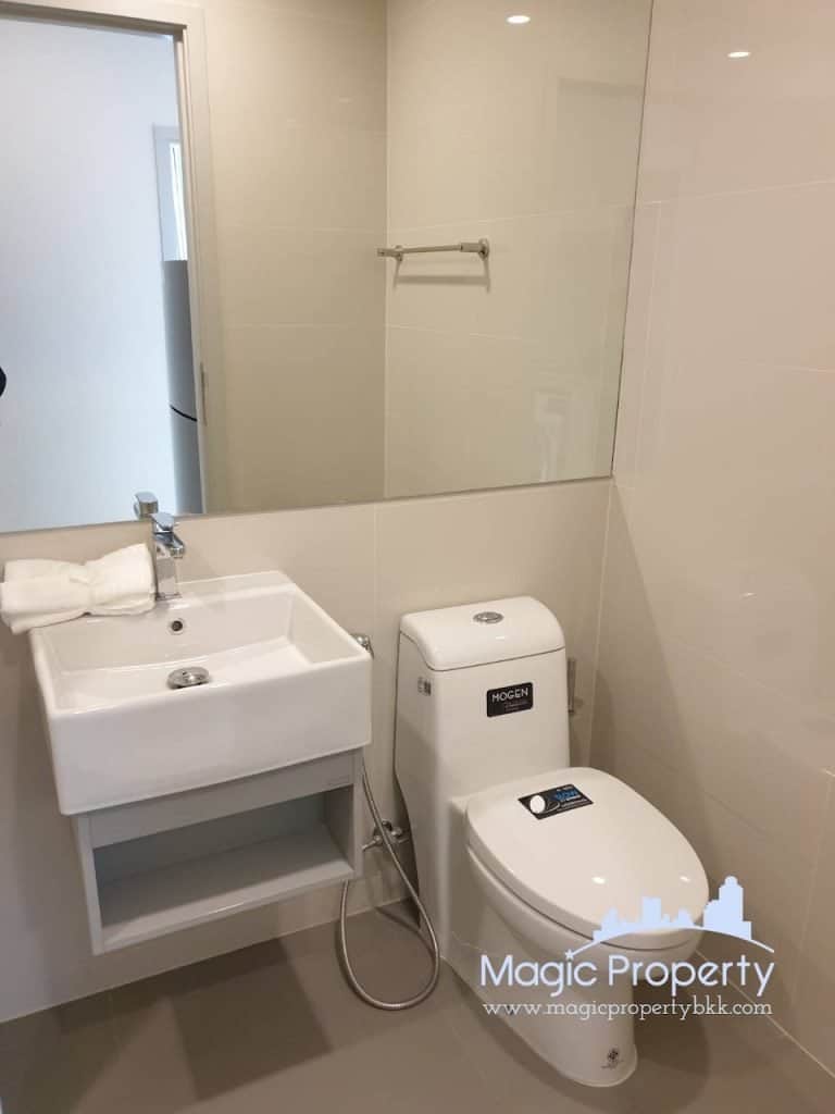 1 Bedroom Condominium For Sale in Knightsbridge Prime Sathorn, Thung Maha Mek, Sathon, Bangkok. Near BTS Chong Nonsi...