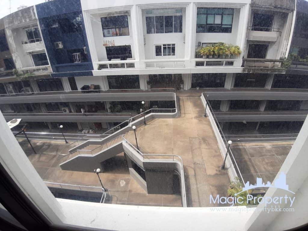 Park Avenue office space Building For Rent. Located on Soi Sukhumvit 63 (Ekkamai) near Don Donki mall, Khlong Tan Nuea, Watthana, Bangkok..
