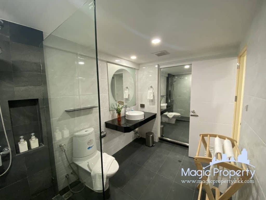 5 Bedrooms Townhouse in Sukhumvit 4 For Rent. Located at Sukhumvit 4 Alley, Khwaeng Khlong Toei, Khet Khlong Toei, Bangkok 10110...