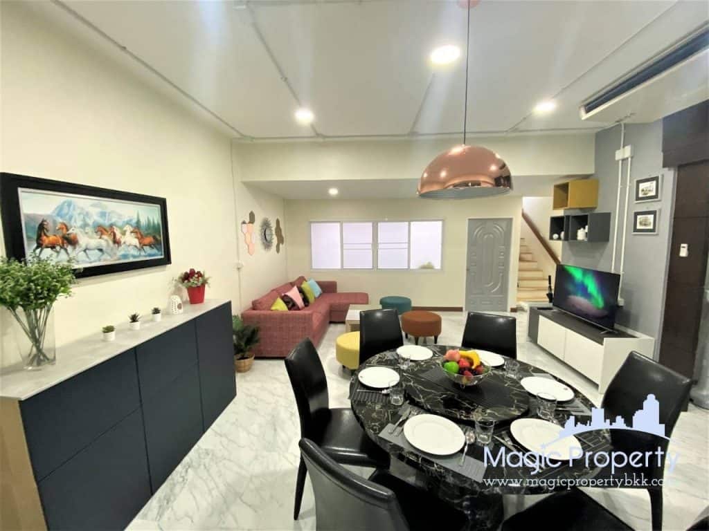 5 Bedrooms Townhouse in Sukhumvit 4 For Rent. Located at Sukhumvit 4 Alley, Khwaeng Khlong Toei, Khet Khlong Toei, Bangkok 10110...