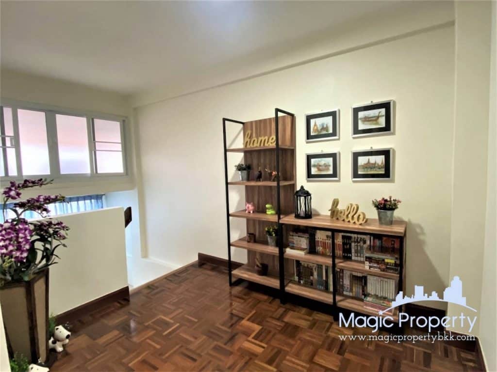 5 Bedrooms Townhouse in Sukhumvit 4 For Rent. Located at Sukhumvit 4 Alley, Khwaeng Khlong Toei, Khet Khlong Toei, Bangkok 10110...