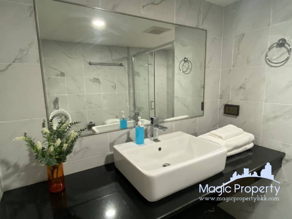 5 Bedrooms Townhouse in Sukhumvit 4 For Rent. Located at Sukhumvit 4 Alley, Khwaeng Khlong Toei, Khet Khlong Toei, Bangkok 10110...