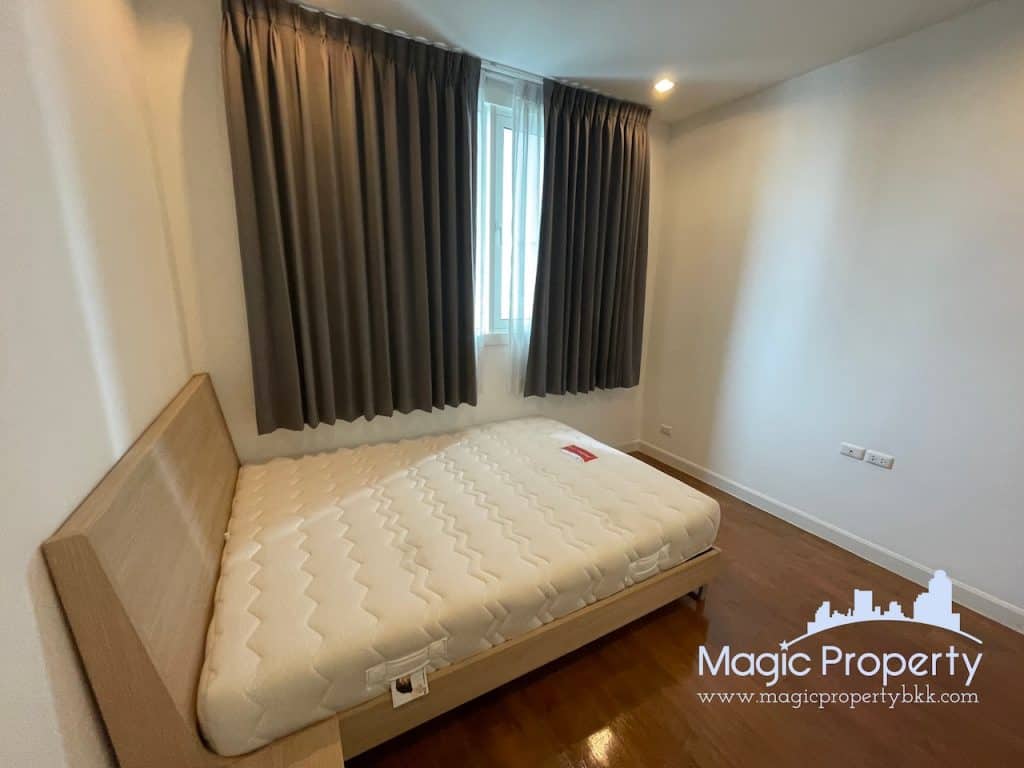2 Bedroom For Rent in Siri Residence Condominium. Located at Sukhumvit 24 Alley, Khlong Tan, Khlong Toei, Bangkok 10110...