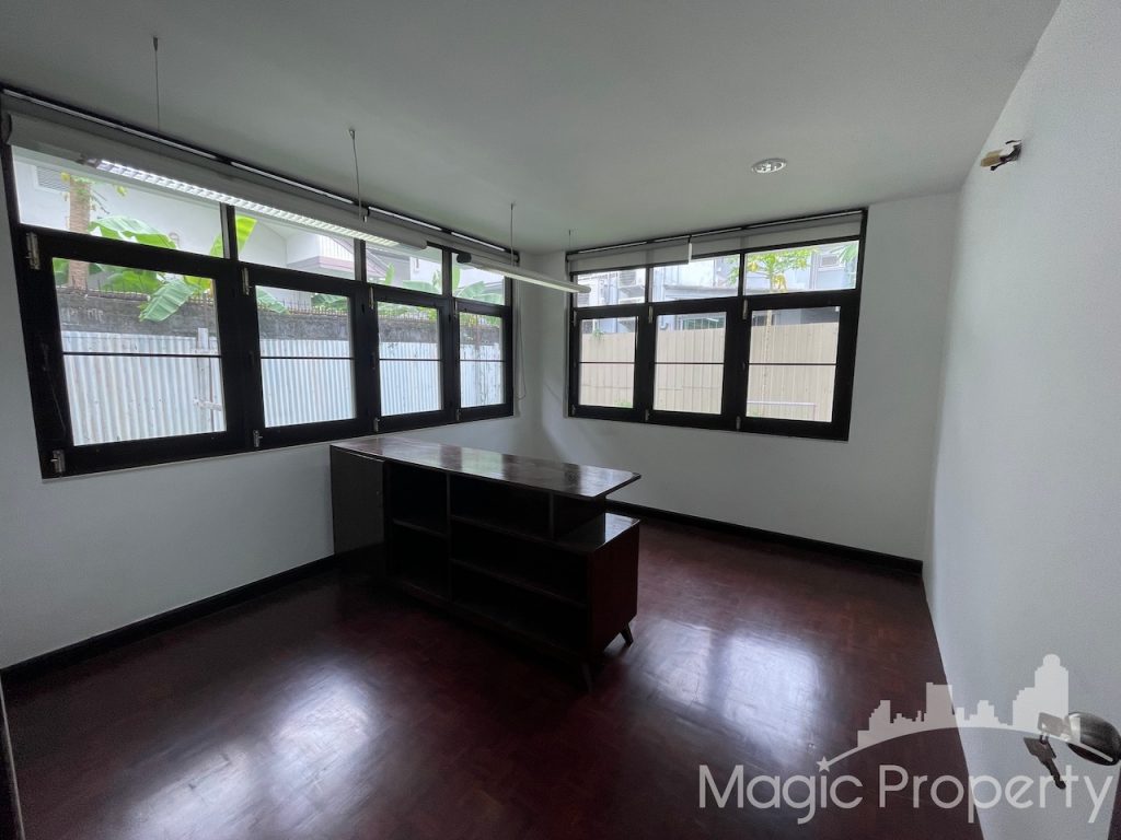 Property Image – Single House For Rent at Sukhumvit 14, Khlong Toei, Bangkok