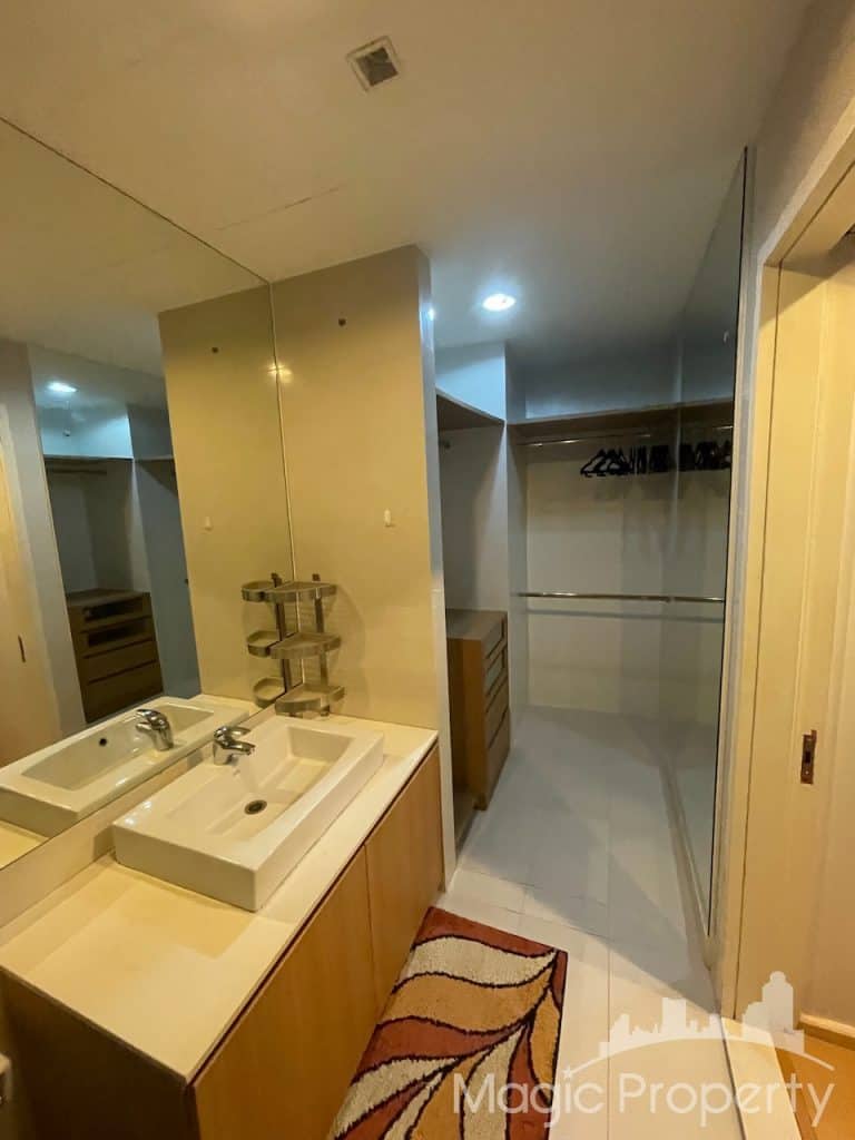 1 Bedroom Condominium For Rent in The Alcove Thonglor 10 Near Don Donki Mall. Located at Ekkamai Soi 5, Khlong Tan Nuea, Watthana, Bangkok...