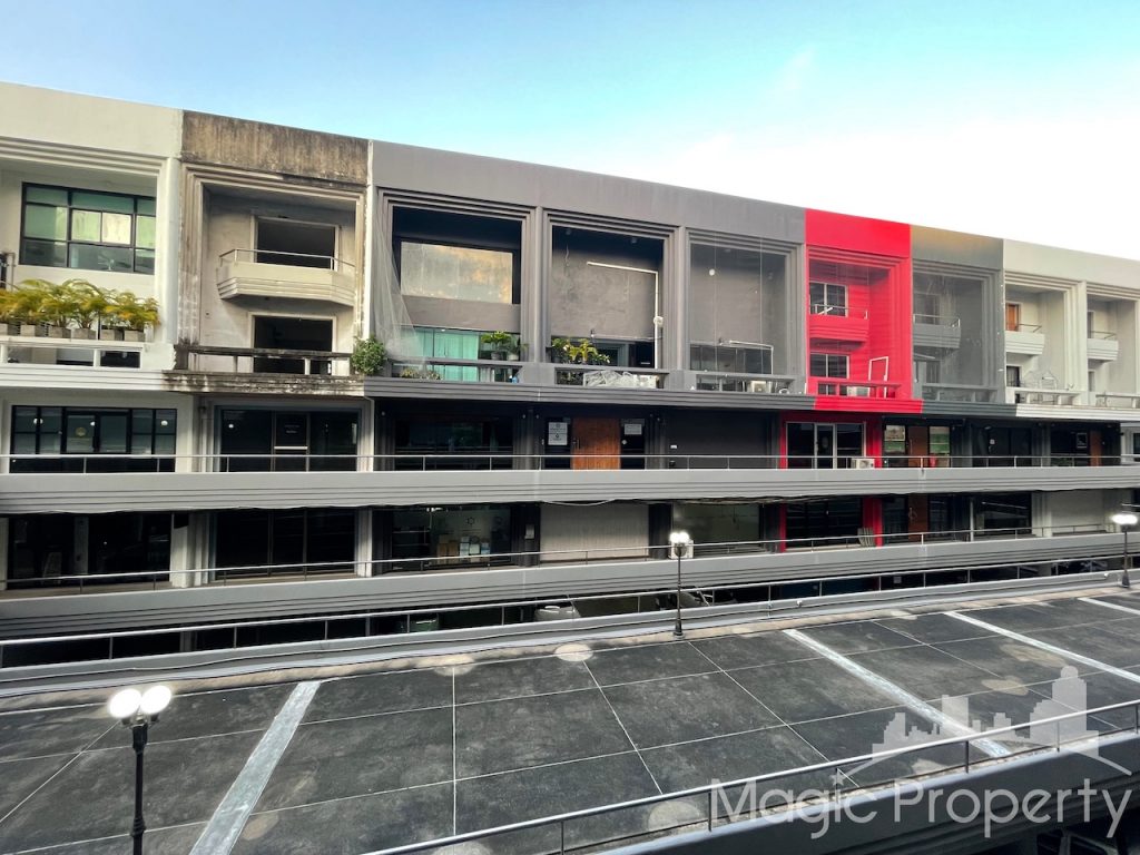 5 Floors Commercial Building/Office For Sale in Park Avenue(Soi Ekkamai 14) Sukhumvit 63, Khlong Tan Nuea, Watthana, Bangkok 10110.