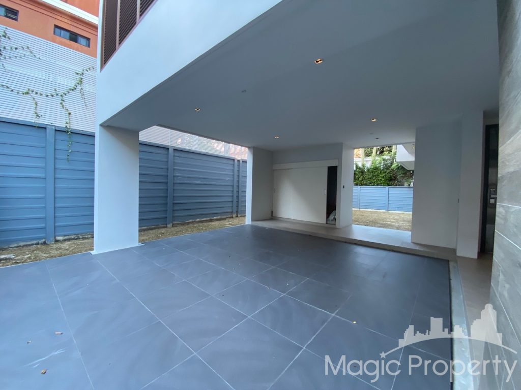 5 Bedrooms Single House For Rent in Parc Priva Single House Project. Located at Thiam Ruam Mit Road, Huai Khwang, Bangkok 10310, Thailand