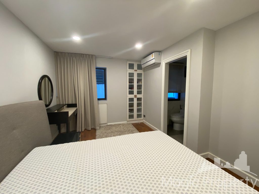 2 Bedroom Condominium For Sale in Le Premier 2. Located at Sukhumvit 59, Khlong Tan Nuea, Watthana, Bangkok 10110. Near BTS Thong Lo...