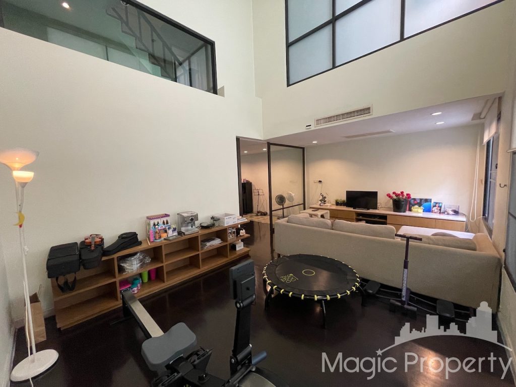 Evanston Thonglor 25 Townhouse For Sale - Property Code MGP720, 3 Bedrooms 3 Bathrooms, Living Area 400 sqm. Land Size 26 Sq.wah, Fully Furnished House