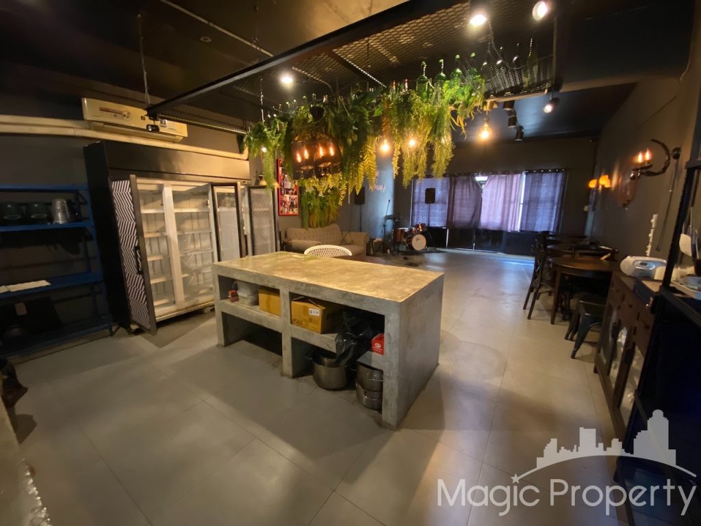 Commercial Space For Rent in Park Avenue, Soi Sukhumvit 63, Khlong Tan Nuea, Watthana, Bangkok 10110. Near Don Donki mall...