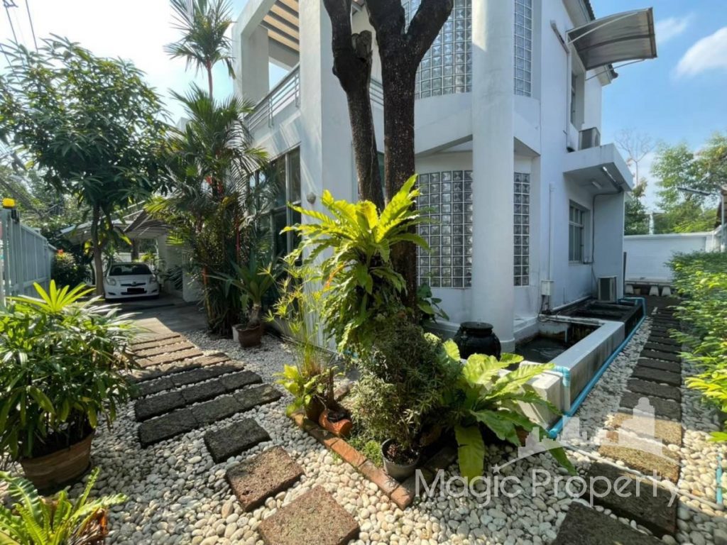 3 Bedrooms Single House for Sale in Lat Phrao 71. Located at Soi Nak Niwat 37, Khwaeng Lat Phrao, Khet Lat Phrao, Bangkok 10230.