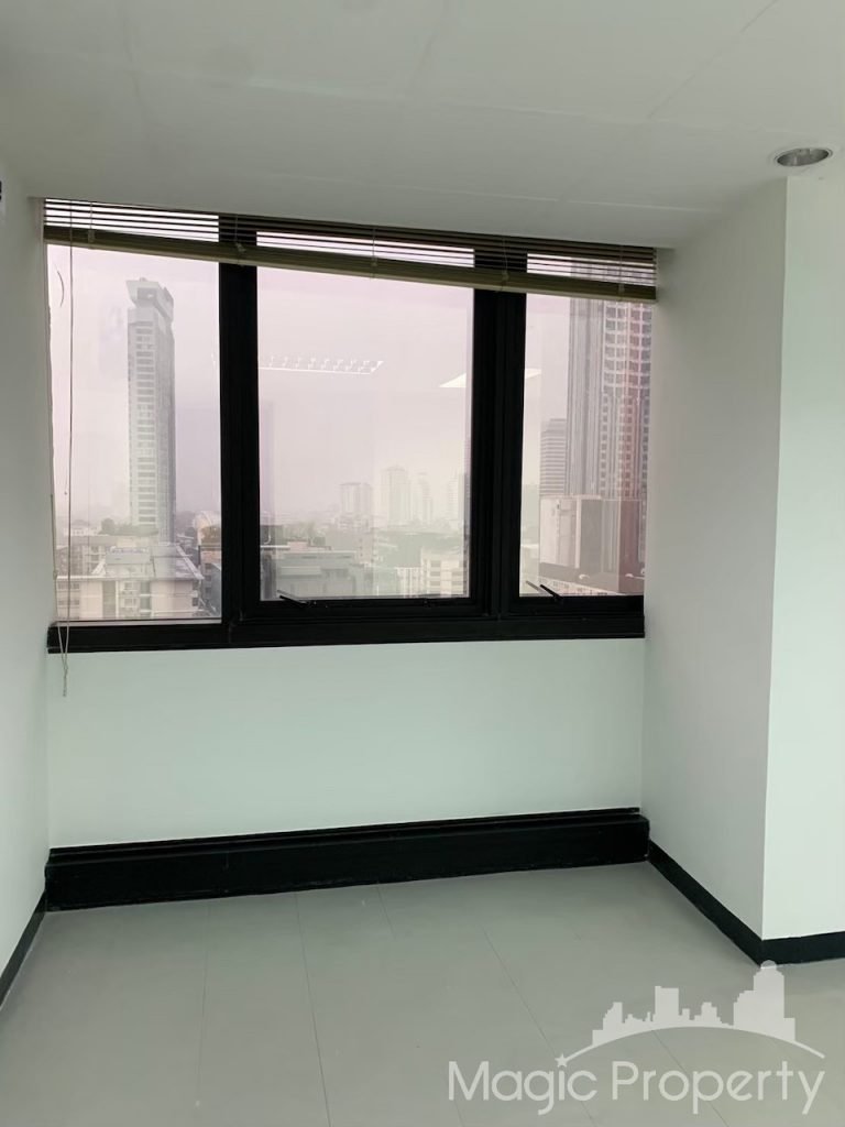 30 Sqm Office Space For Rent in United Thonglor Tower. Located on Thonglor rd, Khlong Tan Nuea, Watthana, Bangkok...