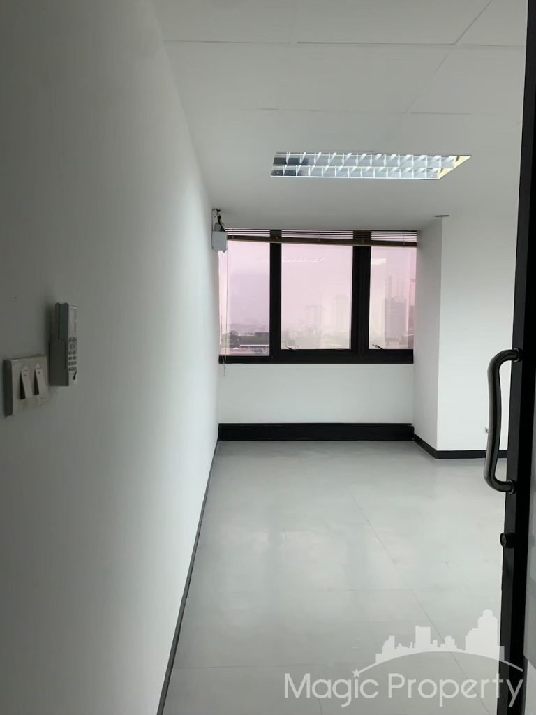 30 Sqm Office Space For Rent in United Thonglor Tower. Located on Thonglor rd, Khlong Tan Nuea, Watthana, Bangkok...