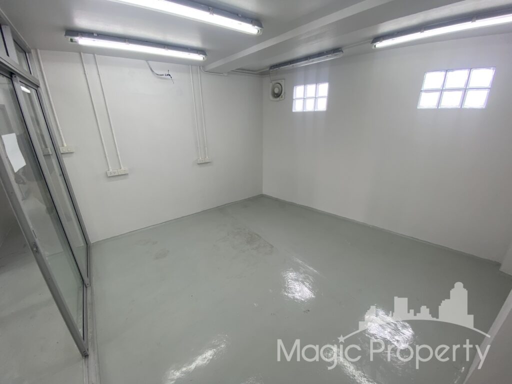 Property Image – Commercial Building on Ratchadaphisek Road