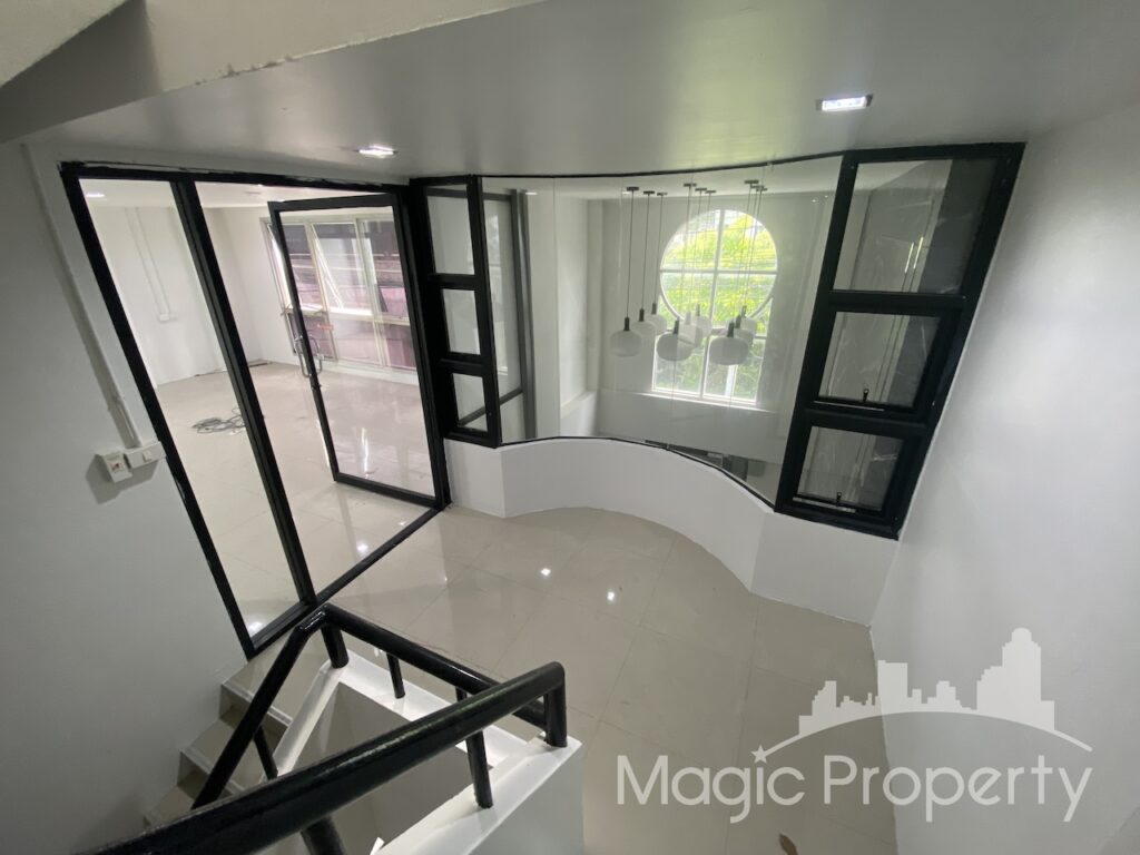 Property Image – Commercial Building on Ratchadaphisek Road