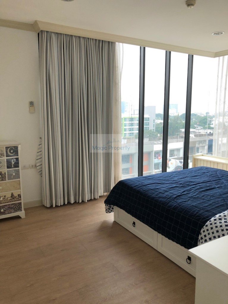 Fully Furnished 2 Bedroom Condominium for Sale in The Alcove Thonglor 10, Khlong Tan Nuea, Watthana, Bangkok 10110...