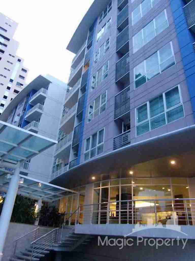 2 Bedroom Condominium For Sale in Avenue 61, Khlong Tan Nuea, Watthana, Bangkok 10110. Near BTS Ekkamai...