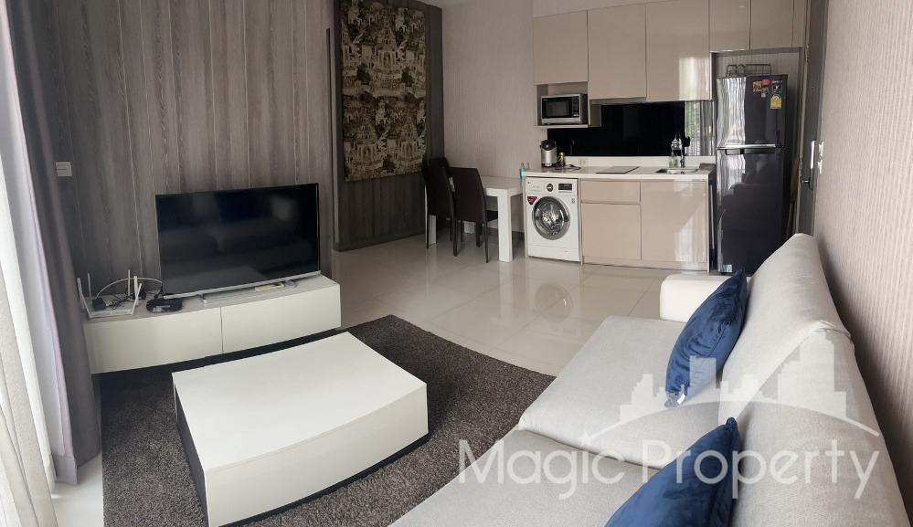 Fully Furnished 2 Bedroom For Rent in Trapezo Sukhumvit 16 Condominium, Sukhumvit Road, khlong Toei, Bangkok 10110.
