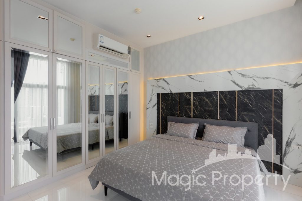 Luxury 2 Bedroom Penthouse on High Floor 127.8 Sqm For Sale in Belle Grand Rama 9 Condo. Located at 131 Soi Rama 9 Soi 3, Khwaeng Huai Khwang