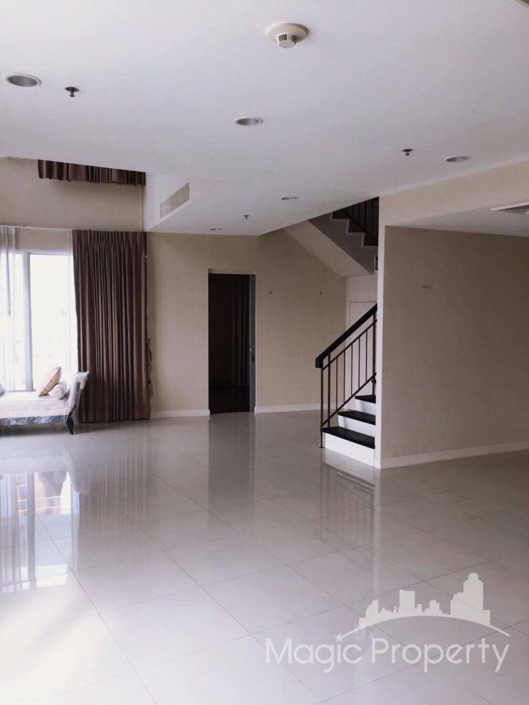 4 Bedrooms Duplex Baan Rajprasong Condominium, Ratchadamri Rd, Lumphini, Pathum Wan, Bangkok 10330. Near BTS Ratchadamri 250 Meters...
