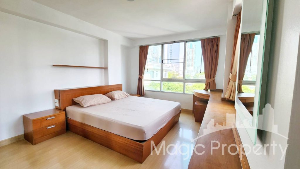 2 Bedroom For Sale in Plus 38 Condominium. Located in Soi Sukhumvit 38, Near BTS Thong Lo just 480 Meters...