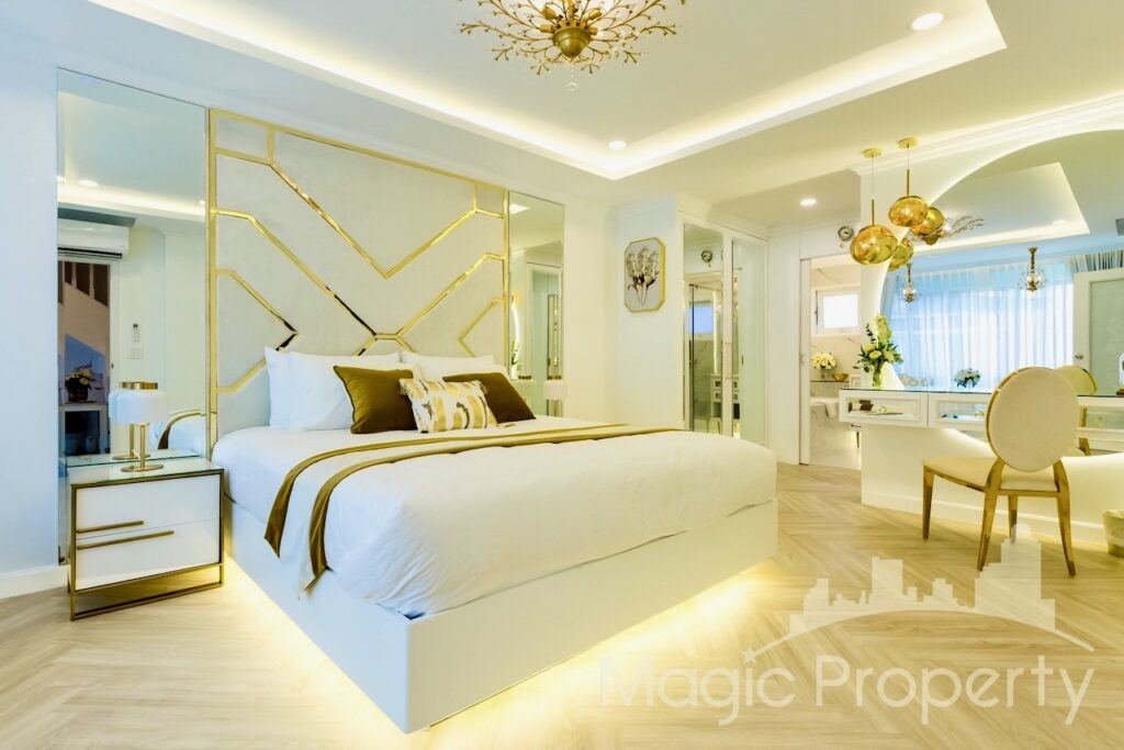 Fully Furnished 3 Bedroom Townhouse For Sale in Crystal Ville, Pradit Manutham 19 Road, Lat Phrao, Bangkok 10230