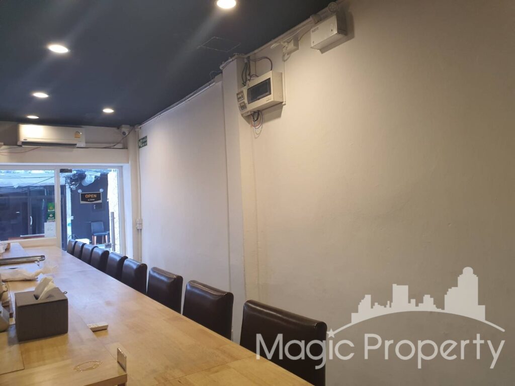 3 Floors Commercial Building For Sale in Sukhumvit 69, Phra Khanong Nuea, Watthana, Krung Thep Maha Nakhon 10110... | MGP1179