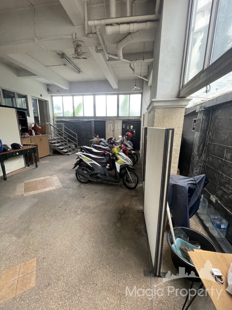 Property Image – 4 Storey Commercial Building Yen Akat