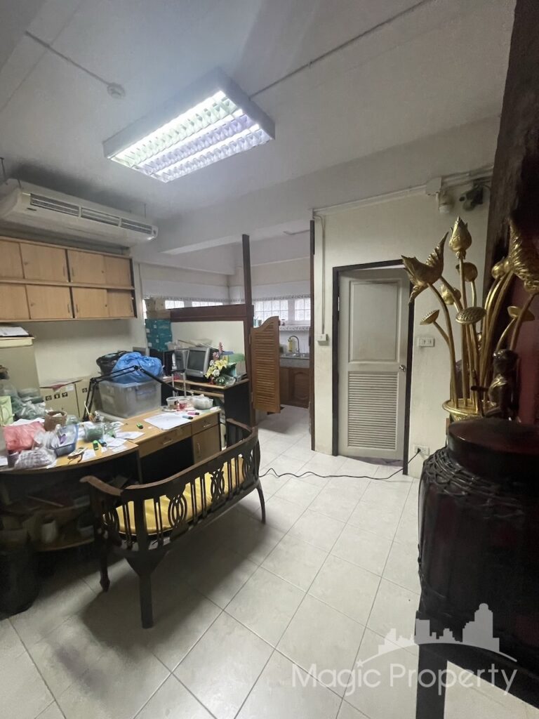 Property Image – 4 Storey Commercial Building Yen Akat