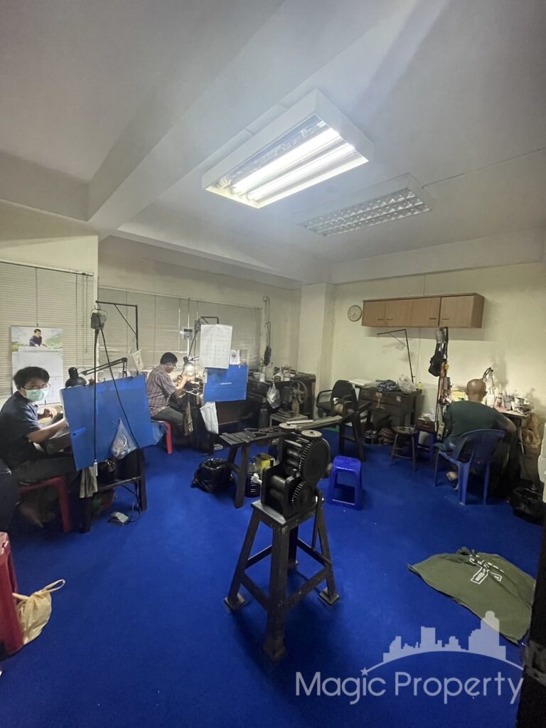 Property Image – 4 Storey Commercial Building Yen Akat