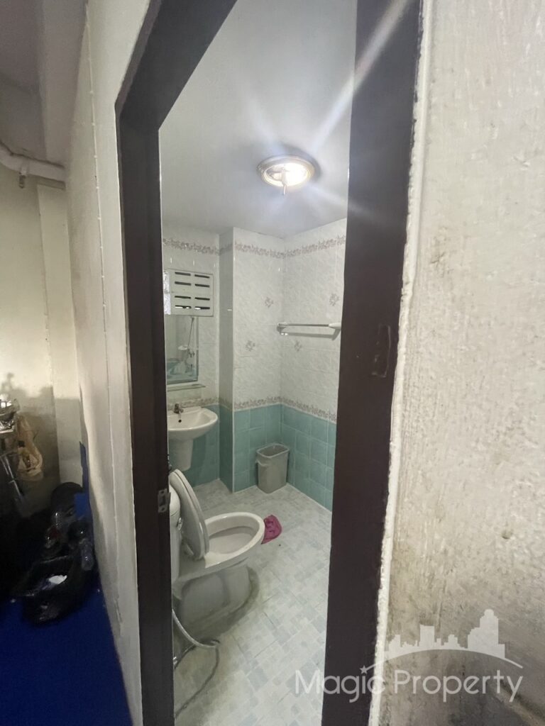 Property Image – 4 Storey Commercial Building Yen Akat