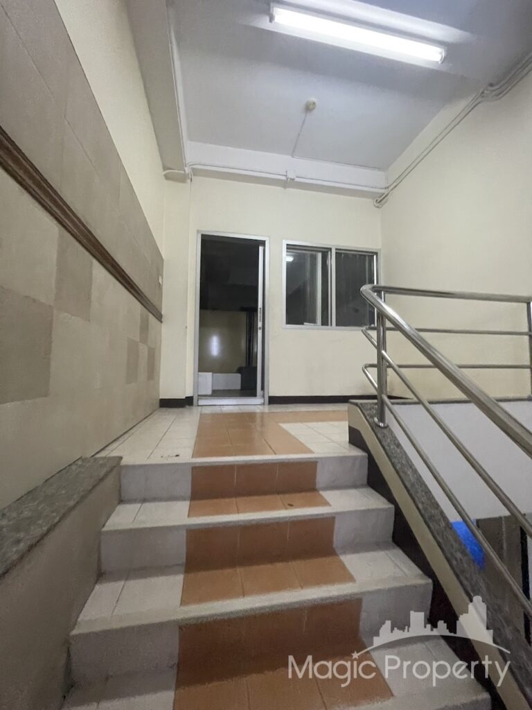 Property Image – 4 Storey Commercial Building Yen Akat