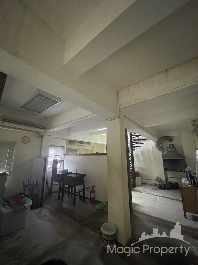 Property Image – 4 Storey Commercial Building Yen Akat