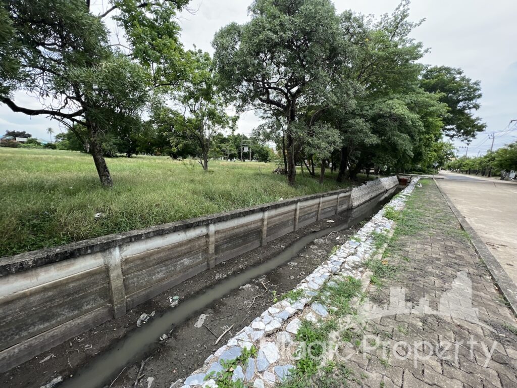 Property Image – Land for sale in Windmill Park