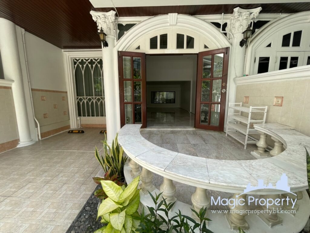 Property Image – Townhouse For Rent in Ekkamai 26