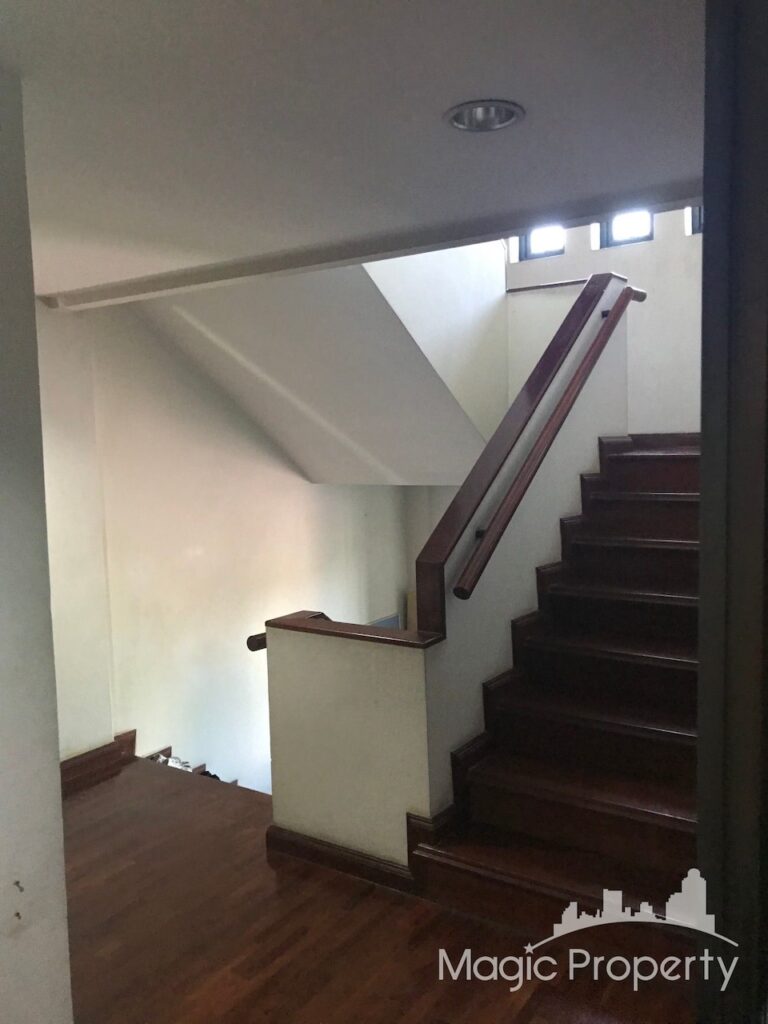 Property Image – Building For Sale in Ekkamai soi 10