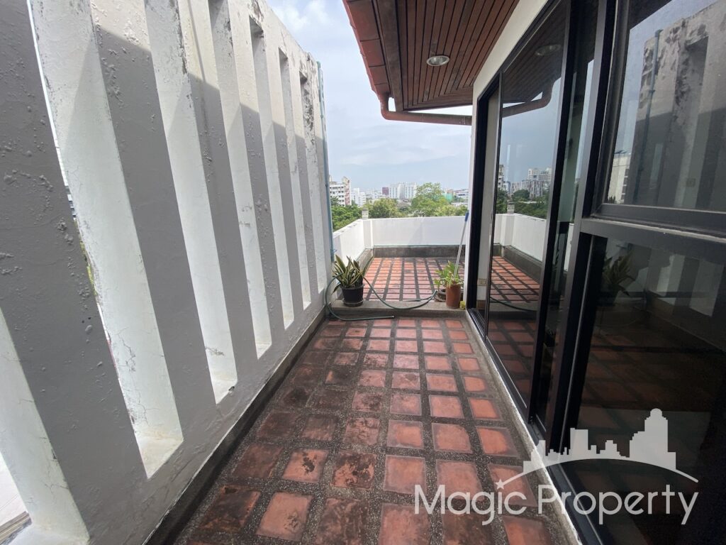 Property Image – Building For Sale in Ekkamai soi 10