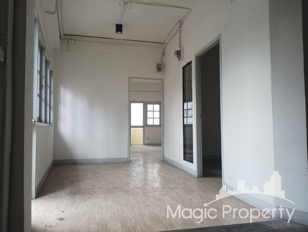 Property Image – Commercial Building on Sukhumvit Road