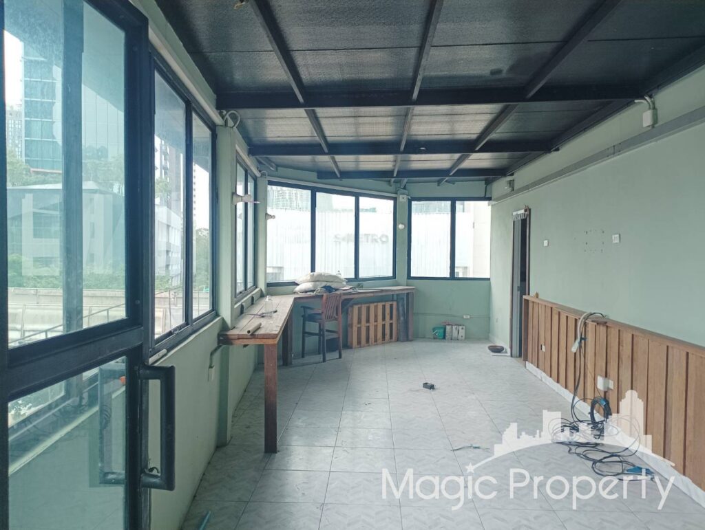 Property Image – Commercial Building on Sukhumvit Road